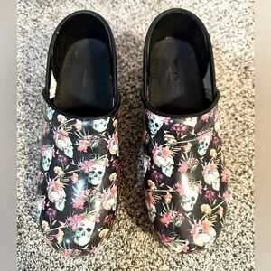 BJORK PROFESSIONAL Moa Skull Leather Clogs